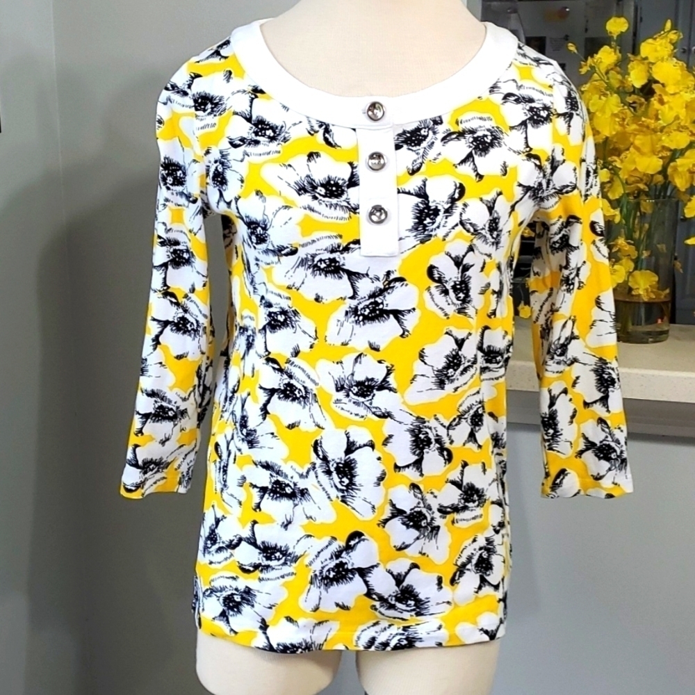 EVAN-PICONE TOP SIZE SMALL. Mature women's long sleeve yellow with black floral